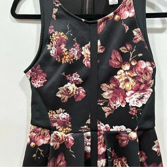 ‼️ Bar III floral sleeveless dress Medium - Picture 3 of 7
